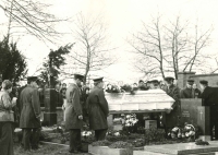 Pohřeb vojína Miloše Kukly / Český Brod / prosinec 1979