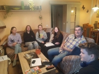 Při nahrávání s týmem ze ZŠ 28. října v Příbrami v projektu Příběhy našich sousedů