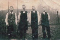 Otec Miloslav Macek se strýci Josefem Mükusch, Josef Lack a Johann Wenke