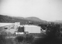 Továrna na podlahové krytiny v Alžíru, kde pamětník působil jako technický ředitel, 70. léta 20. století