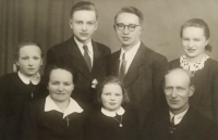 Rodina Stejskalova, František vlevo nahoře, 50. léta 20. století