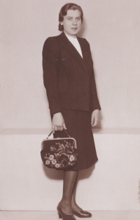 Matka Jarmily Macnerové Josefa Dušková, 1942