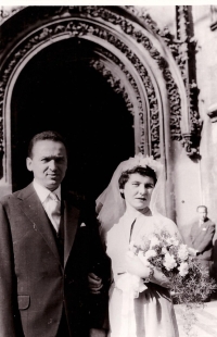 Svatební fotografie Jarmily Bílkové, 1958