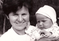 Jarmila Bílková s dcerou Jarmilkou, 1968