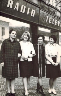 S kamarádkami, 60. léta