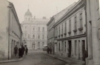 Domy nedaleko bydliště Věry Kulhavé (roz. Křepinské), dnes křižovatka ulic Havlíčkova a Tolstého, nedatováno