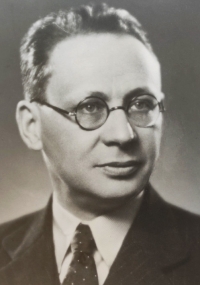 Starší bratr otce pamětnice Josef Winternitz (1896–1952), fyzik a filozof, který v době první republiky popularizoval Einsteinovu teorii relativity a patřil mezi vůdce německy mluvící levicové mládeže