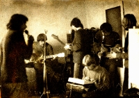 Křečový žíly zkouší v baráčku u Petra Novotného, duben 1985