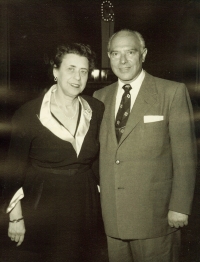 Sestra otce pamětnice MUDr. Ida Irma Winternitz (1894–1958), provdaná Marcus, se svým manželem Walterem Marcusem, s nímž začala v době druhé světové války žít v Chicagu 