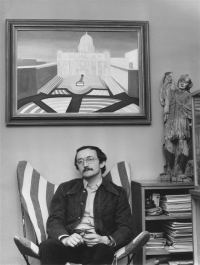 Jan Rajlich ml. 31letý v bytě na Úvoze 88 pod vlastní olejomalbou svatopeterského prostranství v Římě nazvanou „Papež“; foto Boh. Marčák