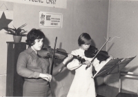 Vlevo Lenka Nezbedová