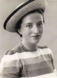 Maminka pamětnice Květislava Vítová, rozená Richterová (1914–1997), v mládí
