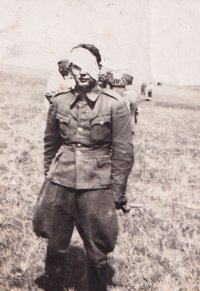 Tatínek Jaroslav poraněn na koni za 1. světové války