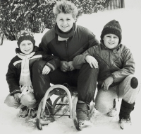 Eva Haniaková se syny na sněhu