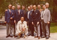 Manžel Emil Sazama v roce 1971 ve Španělsku jako mezinárodní rozhodčí v boxu