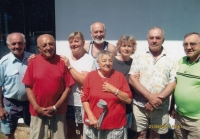 Anna Sazamová se svými sourozenci v roce 2011