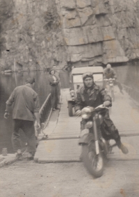 Pamětník na Jawě 250, 60. léta 20. století