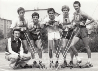 Jiří Beran s číslem tři při přípravě na olympijské hry v Innsbrucku, 1975