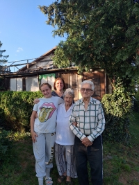 S manželkou, vnučkou a pravnučkou, Zdětín, srpen 2024