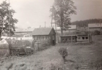Pohled na zahradu Tahotných nad nádražím v Polné, 70. léta
