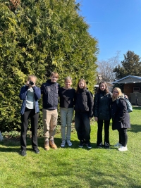 Eva Haniaková s týmem žáků z projektu Příběhy našich sousedů