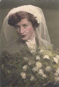 Svatební fotografie Heleny Vaníkové, 1955