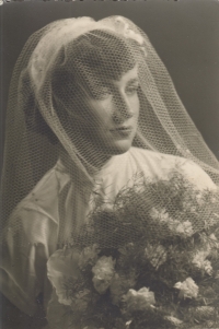 Svatební fotografie Heleny Vaníkové, 1955