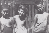 Starší sourozenci pamětníka. Zleva: Otto, Rosemarie a Helmut