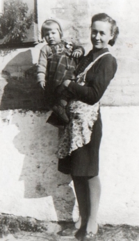 Jana se svou matkou Zdenou Nepustilovou