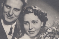 Rodiče pamětnice Miroslav a Olga Tělupilovi na svatební fotografii