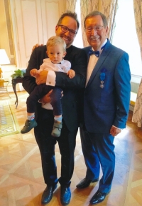 Petr Kalaš se synem a vnukem