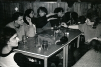 Jáchym Kaplan (označen hvězdičkou), před koncertem v Borotíně, 1988