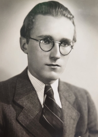 Otec pamětníka Jaromír Horák, maturitní fotografie, r. 1939