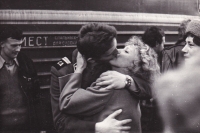 Polibek na rozloučenou, 1983