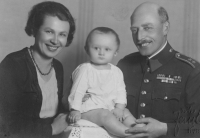 Alena Kasprová se svými rodiči Bohdanem a Annou