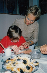 Alena Groulíková s dcerou Monikou, rok 1977