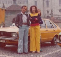 Alena Groulíková s manželem a dcerou Martinou, cesta z Říma, rok 1975
