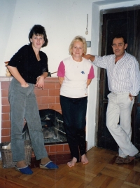 Alena Groulíková s manželem a nejstarší dcerou Michaelou, 1974