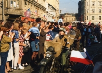 Manželka Helena (na motorce) při oslavách osvobození Plzně americkou armádou, 1990