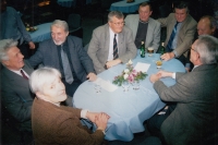 Pavla Líhařová vpředu při setkání veteránů Motorsportu, 2016