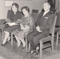 Rodiče a tchyně na svatbě, 1964