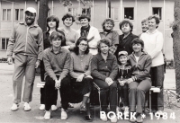 Vedoucí na česko-ruských táborech, první řada zprava, 1984