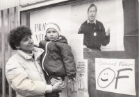 Volební rok s vnučkou Lenkou, Zbiroh, 1990