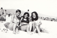 S kamarádkami, první vlevo, Bulharsko, 1969