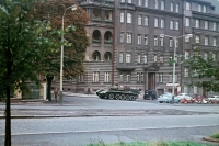 Fotografie z Dejvic během invaze vojsk Varšavské smlouvy