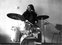 Krátká epizoda za bicími – pokus o založení kapely na Pedagogické fakultě v Hradci Králové, 1972