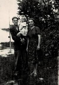 Manželé Semančinovi, Poldina a Michal s první dcerou Verunkou
