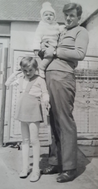 Jan Chloupek se svými dětmi