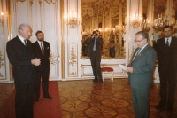 Борис Білинський на аудієнції у президента Австрії Курта Вальдгайма. Відень, 1989 р.
