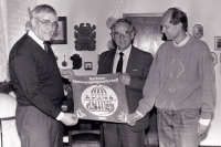 Борис Білинський (у центрі) на зустрічі з представниками Мальтійського Ордену. Німеччина, 1992 р.